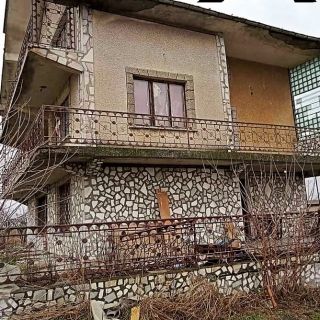 Астарта-Х Консулт продава триетажна къща в село Длъгнево общ.Димитровград